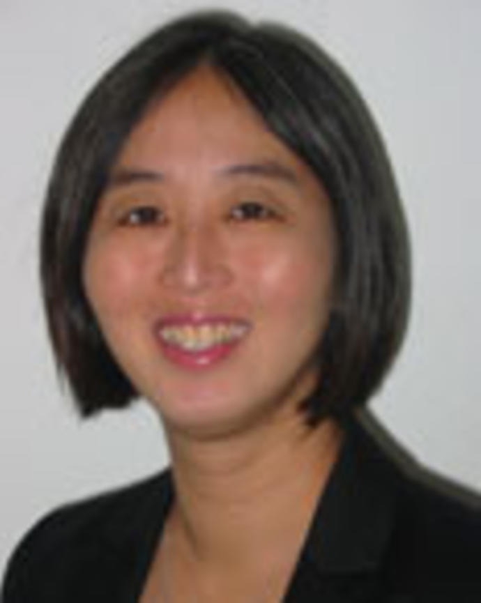 Elna Nagasako has short black hair.